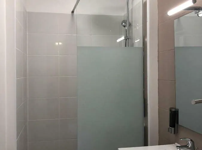 Donna Jacuzzi Jardin Billard Centre La Breche 别墅 *