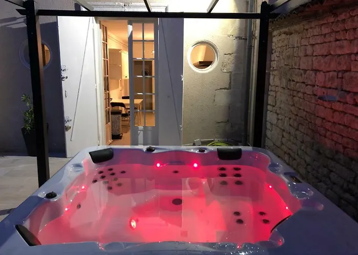 Donna Jacuzzi Jardin Billard Centre La Breche *